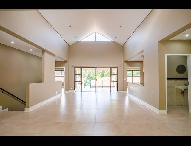 4 BEDROOM SIMPLEX FOR SALE IN DAWNCLIFFE